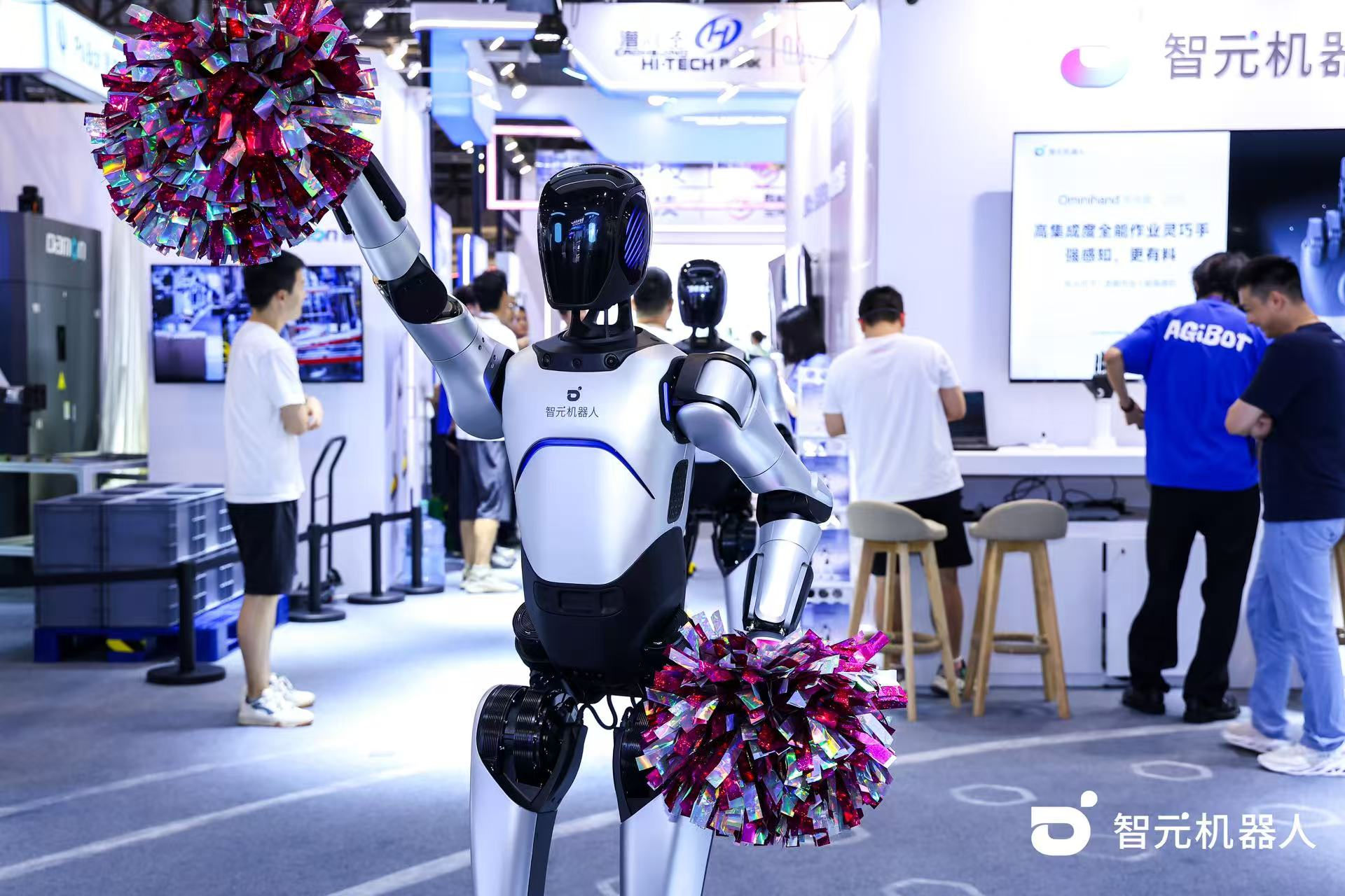 狗子28机器人 WAIC 首日展台火爆，机器...